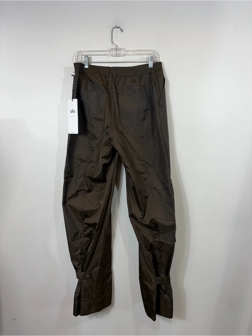 ALO Yoga Blaze Cargo Track Pants Ankle Snaps M Medium NWT Espresso Brown